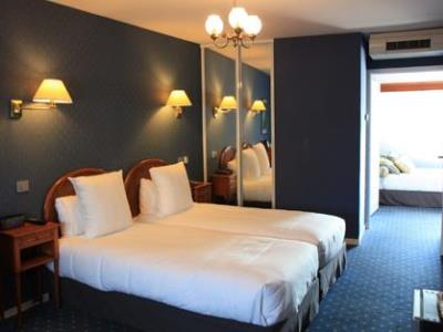 bedroom - hotel henry ii - beaune, france
