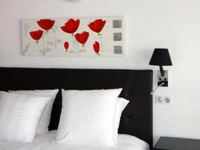 bedroom 2 - hotel henry ii - beaune, france