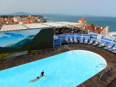 outdoor pool 1 - hotel radisson blu - biarritz, france
