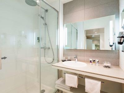 bathroom - hotel mercure le president biarritz centre - biarritz, france