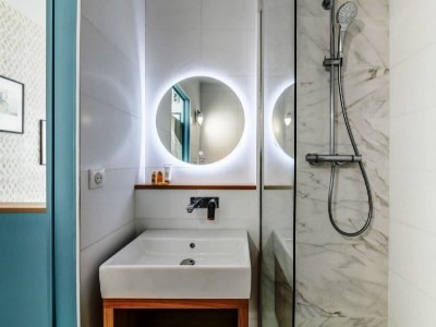 bathroom - hotel best western plus litteraire jules verne - biarritz, france
