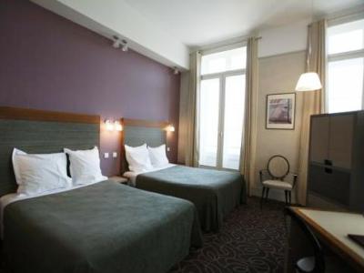 bedroom - hotel de normandie - bordeaux, france