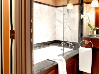 bathroom - hotel intercontinental bordeaux-le grand - bordeaux, france