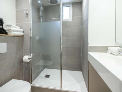 bathroom - hotel sure hotel by best western bordeaux lac - bordeaux, france