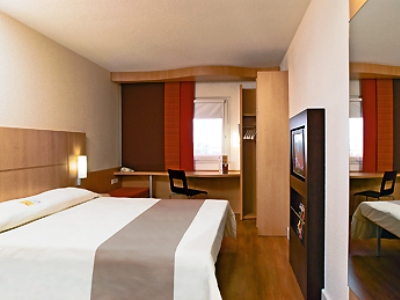 bedroom - hotel ibis bordeaux centre gare saint jean - bordeaux, france
