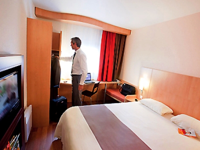 bedroom 1 - hotel ibis bordeaux centre gare saint jean - bordeaux, france