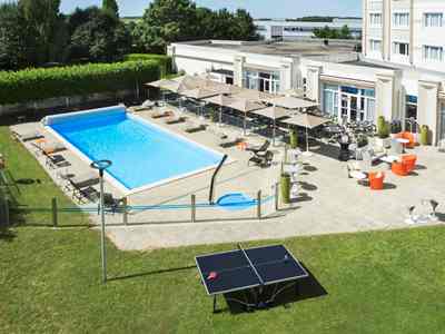 outdoor pool - hotel novotel bourges - bourges, france