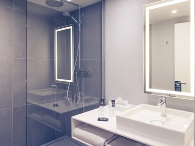 bathroom - hotel novotel bourges - bourges, france