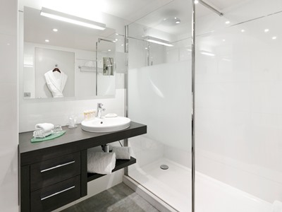 bathroom 1 - hotel croisette beach cannes - mgallery - cannes, france