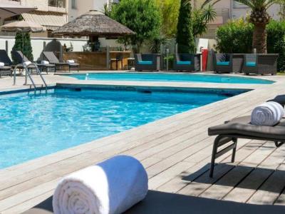 outdoor pool - hotel neho suites cannes croisette - cannes, france