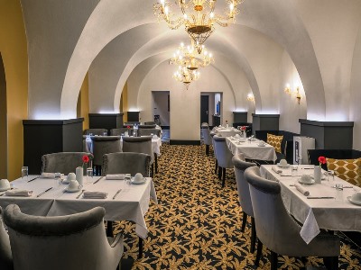 restaurant - hotel hotel du roi by sowell collection - carcassonne, france