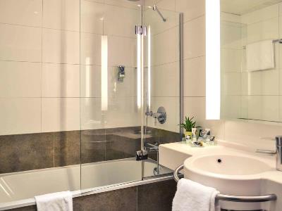 bathroom - hotel mercure carcassonne la cite - carcassonne, france