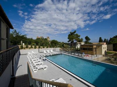 outdoor pool 1 - hotel mercure carcassonne la cite - carcassonne, france