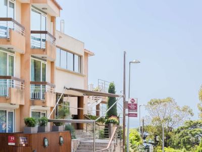 exterior view - hotel best western la rade - cassis, france