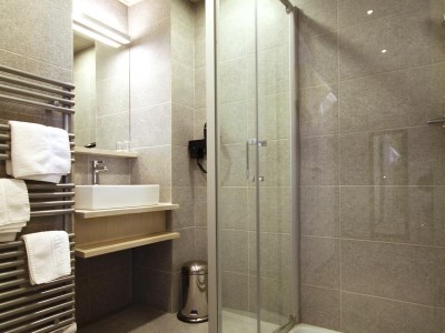 bathroom - hotel richemond - chamonix, france