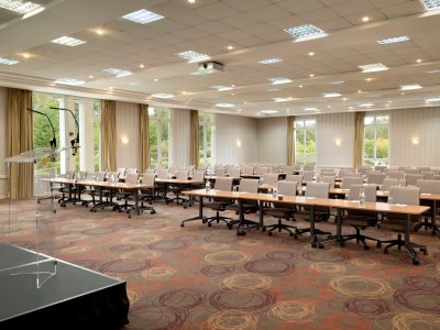 conference room - hotel mercure chantilly resort - chantilly, france