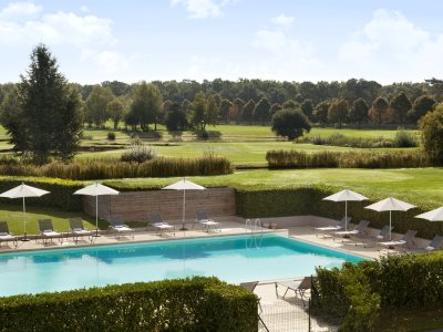 outdoor pool - hotel mercure chantilly resort - chantilly, france