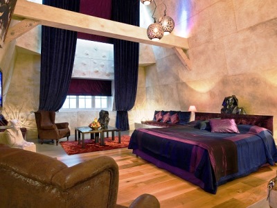 bedroom - hotel chateau de montvillargenne - chantilly, france