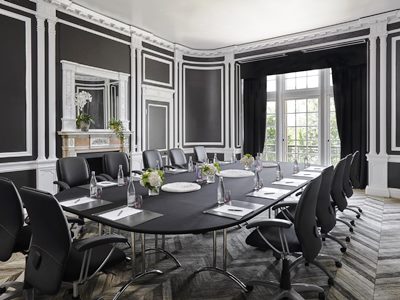 conference room - hotel chateau de montvillargenne - chantilly, france