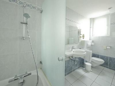 bathroom 1 - hotel grand hotel bristol colmar - colmar, france
