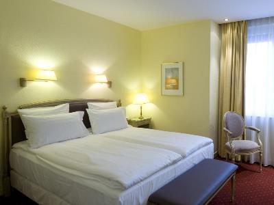 bedroom 1 - hotel grand hotel bristol colmar - colmar, france