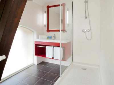 bathroom - hotel ibis styles colmar centre - colmar, france
