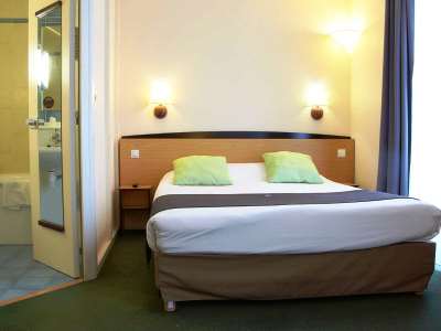 bedroom 1 - hotel campanile dijon centre - gare - dijon, france