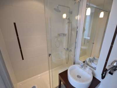 bathroom 1 - hotel kyriad prestige dijon centre - dijon, france