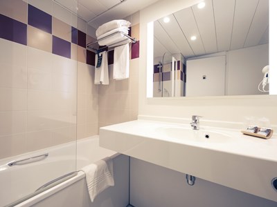 bathroom - hotel mercure grenoble centre alpotel - grenoble, france