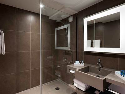 bathroom - hotel novotel grenoble centre - grenoble, france