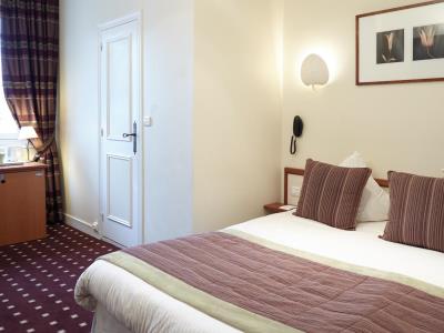standard bedroom - hotel best western le cheval blanc - honfleur, france