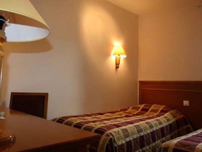 bedroom 3 - hotel antares - honfleur, france