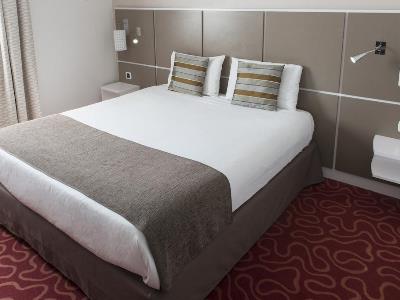bedroom - hotel mercure hyeres centre - hyeres, france