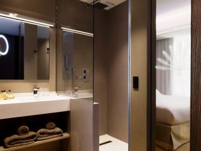 bathroom - hotel l'arbre voyageur, bw premier collection - lille, france