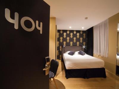 bedroom 1 - hotel la valiz - lille, france