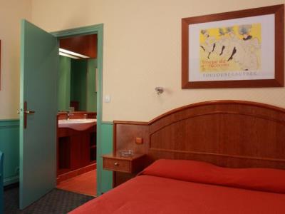 bedroom 2 - hotel de la paix - lille, france