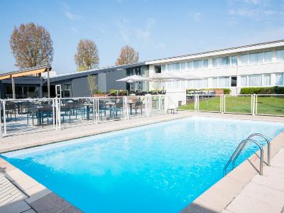 outdoor pool - hotel novotel lille aeroport - lille, france