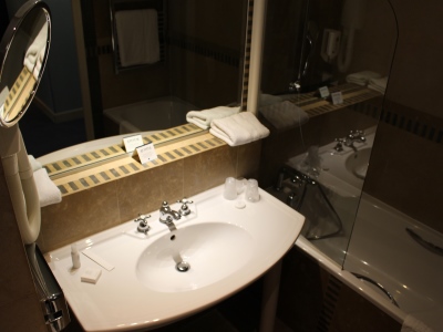 bathroom 1 - hotel art-deco euralille - lille, france