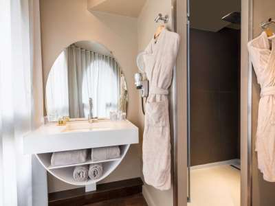 bathroom - hotel best western premier why - lille, france