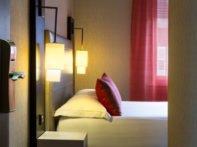 bedroom 1 - hotel best western plus richelieu - limoges, france