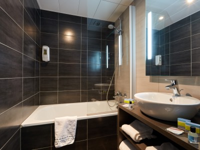 bathroom - hotel astrid - lourdes, france