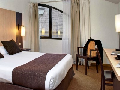 bedroom - hotel eliseo - lourdes, france