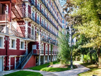 exterior view - hotel grand hotel gallia and londres - lourdes, france