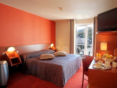 bedroom - hotel la solitude - lourdes, france