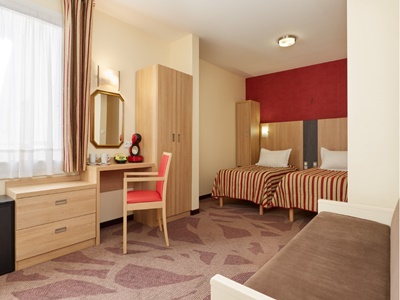 bedroom - hotel roissy - lourdes, france