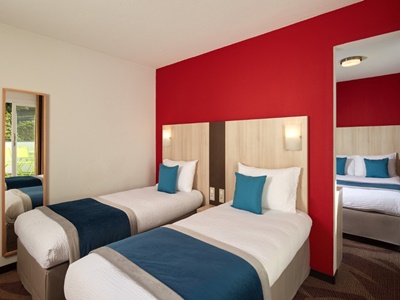 bedroom 6 - hotel roissy - lourdes, france