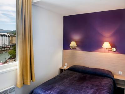 bedroom - hotel continental - lourdes, france