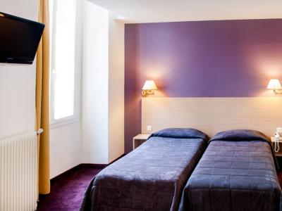 bedroom 1 - hotel continental - lourdes, france