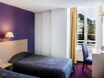 bedroom 4 - hotel continental - lourdes, france