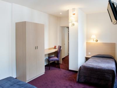 bedroom 5 - hotel continental - lourdes, france